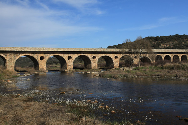 Brug over de Rio Almonte in de Extremadura